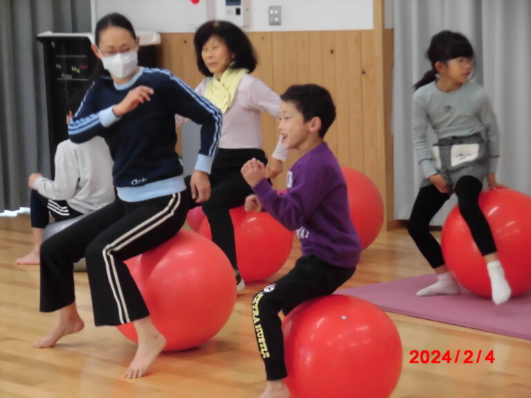 冬のお楽しみ会～バランスボール～